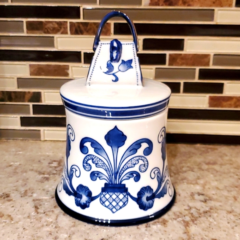 Trinket holder